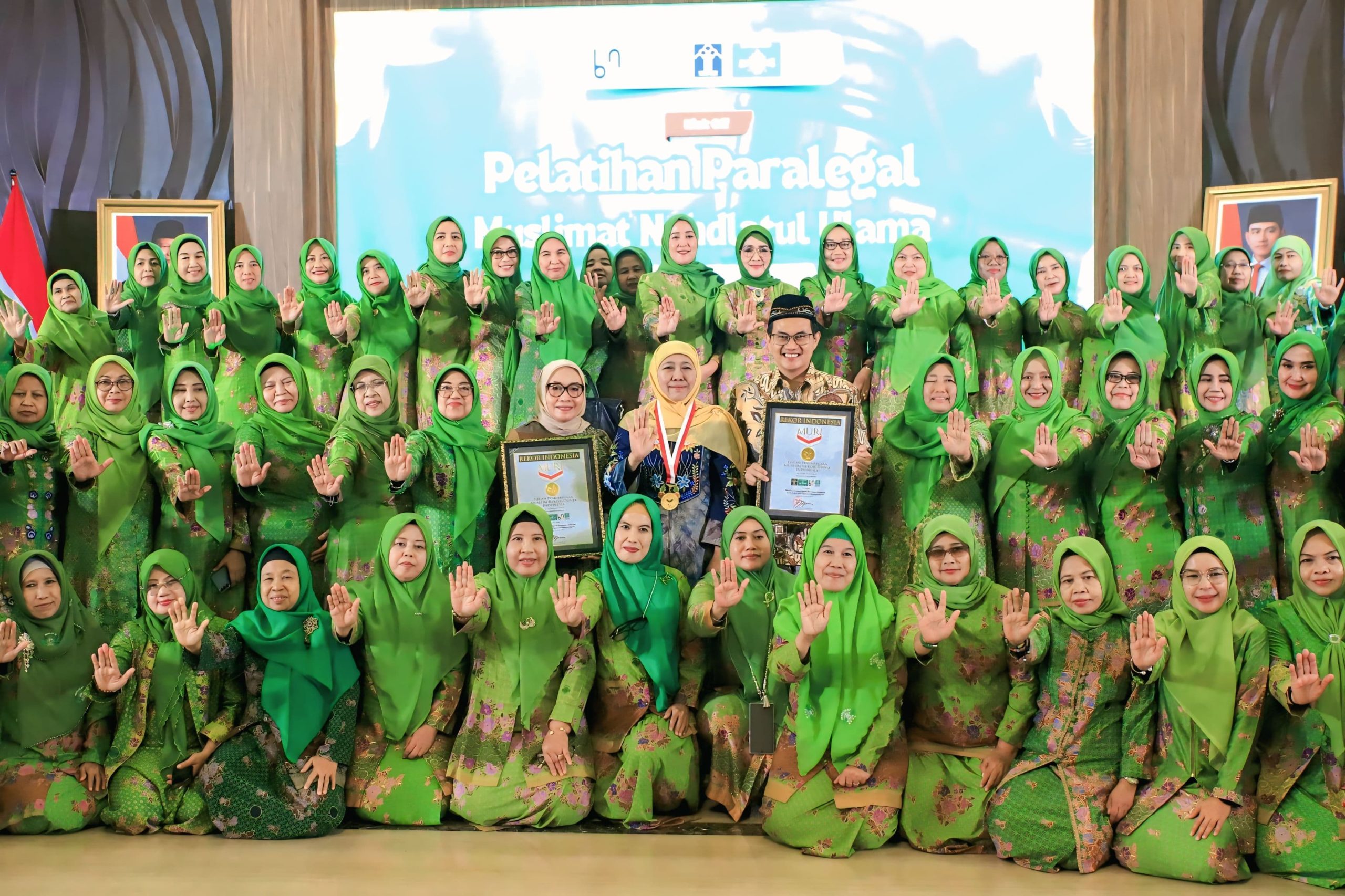 Tiba di Tanah Air usai Ibadah Haji, Gubernur Khofifah Hadiri Kick Off Pelatihan Paralegal Muslimat NU: Komitmen Bentuk 1.794 Posbankum Desa se-Indonesia