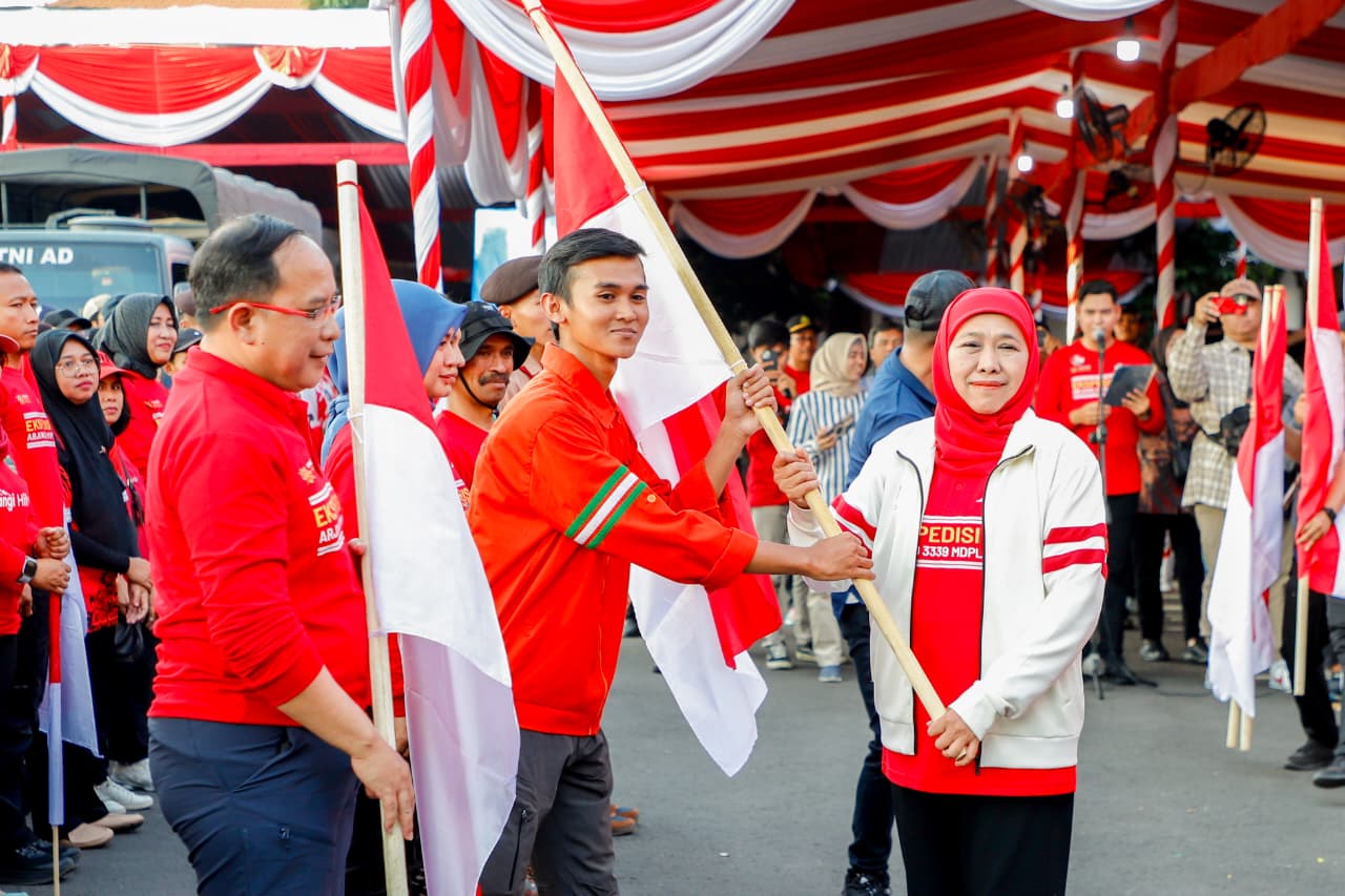 Gubernur Khofifah Berangkatkan 361 Tim Ekspedisi 80 Arjuno, Ajak Rawat Nasionalisme Lewat Kibaran Bendera Merah Putih dan Konservasi Alam