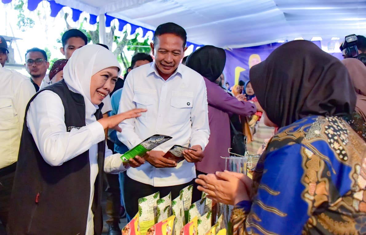 Jaga Keterjangkauan Harga Kebutuhan Bahan Pokok Masyarakat, Gubernur Khofifah Gelar Pasar Murah di Kota Malang