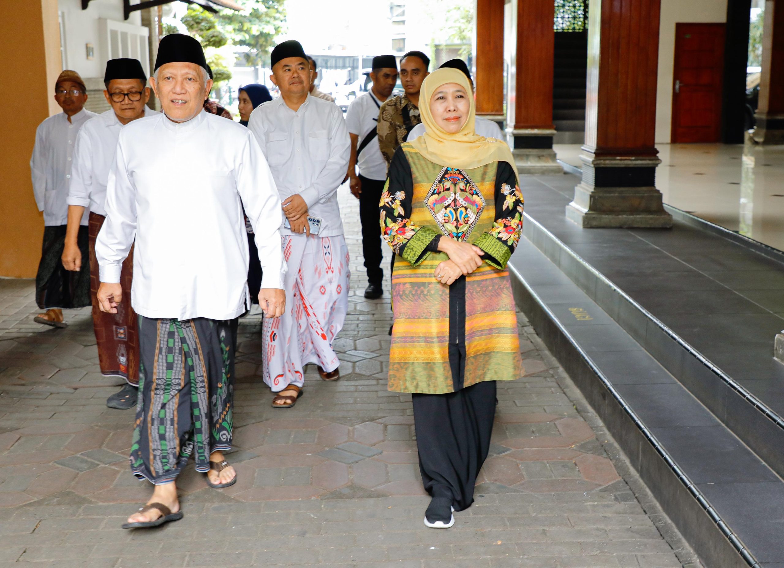 Jelang Lebaran, Gubernur Khofifah Silaturahmi ke Kiai dan Nyai Sepuh Jombang, Teguhkan Nilai Spiritual dan Sosial