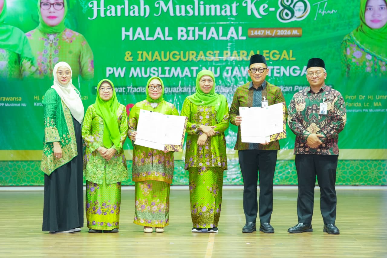 Khofifah Kukuhkan 400 Paralegal Muslimat NU, Perkuat Peran Perempuan dalam Pendampingan Hukum dan Perdamaian Sosial di Jateng